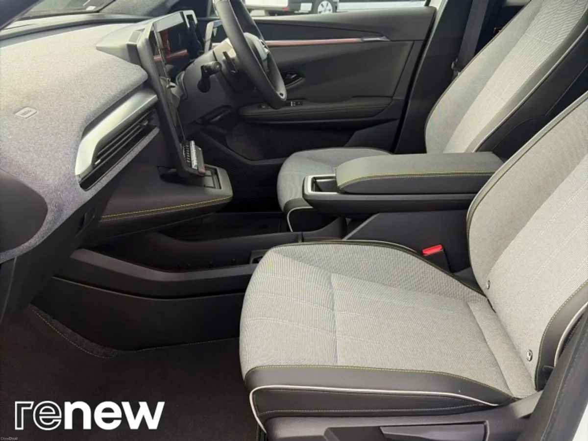 Renault Scenic E-Tech TECHNO 87KW 220BHP - Image 5