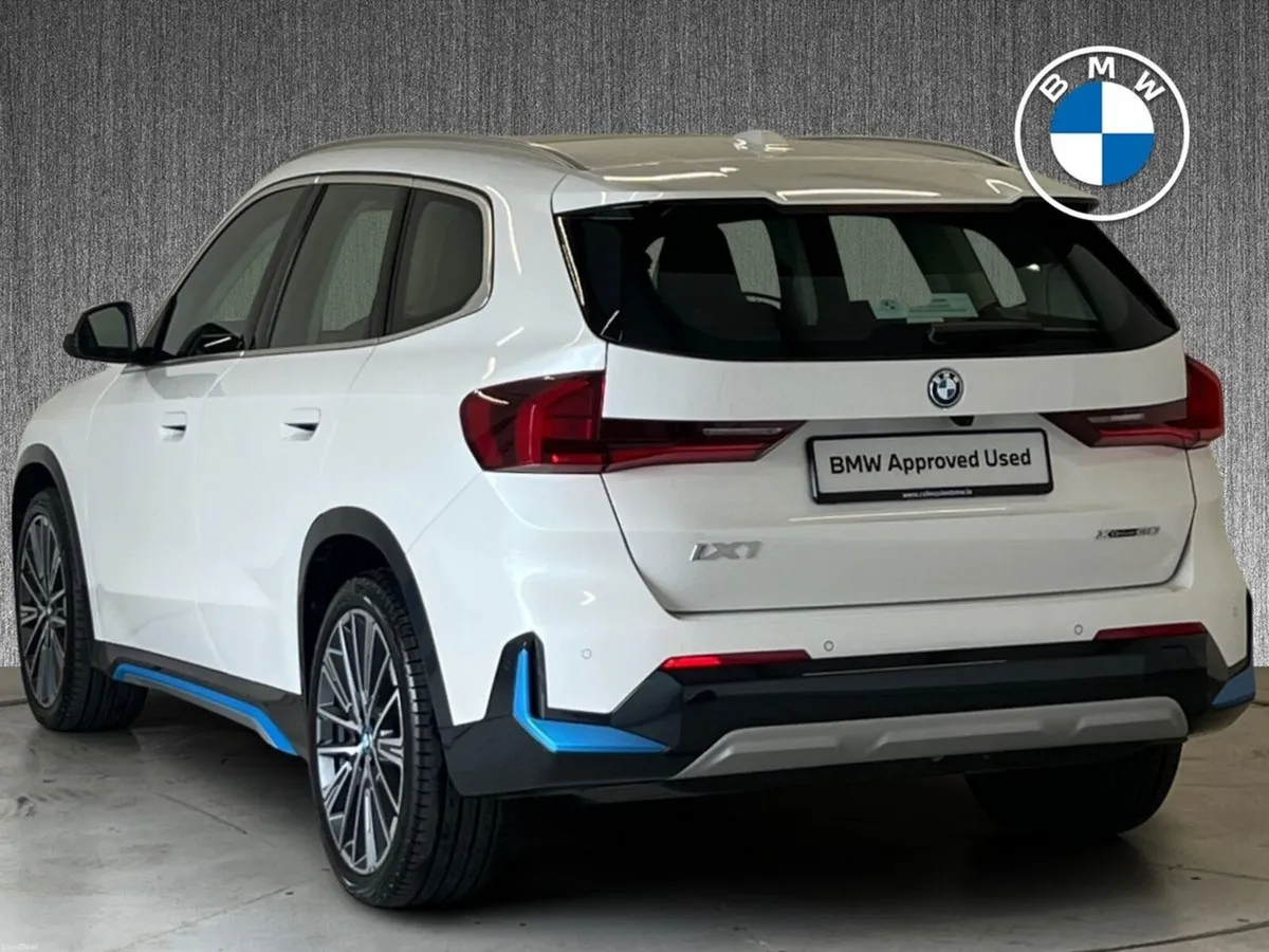BMW iX1 xDrive30 xLine PAN ROOF - Image 2
