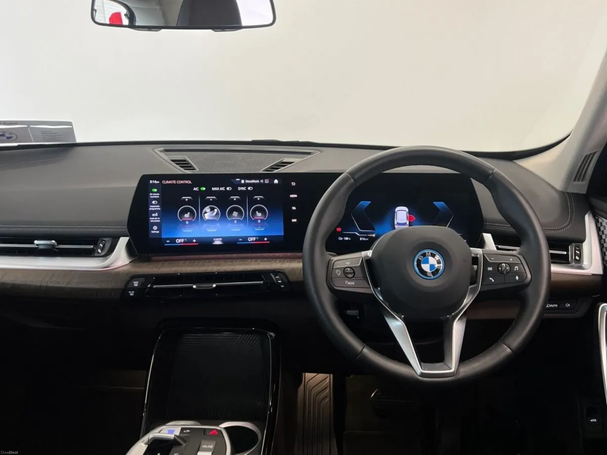 BMW iX1 xDrive30 xLine PAN ROOF - Image 5