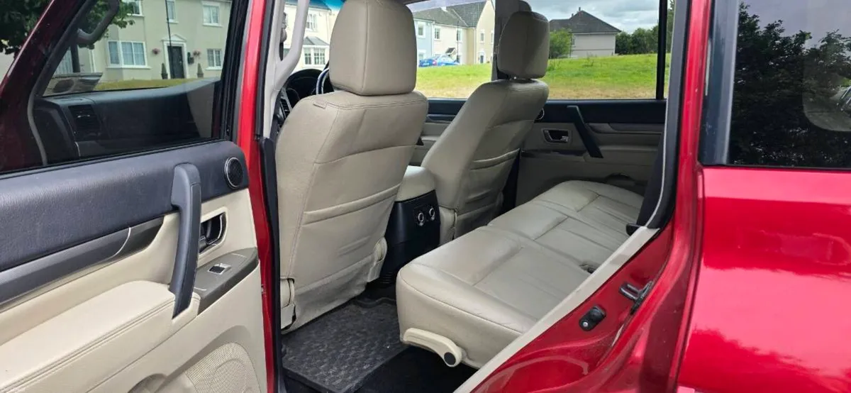Mitsubishi Pajero LWB Crew Cab, - Image 6