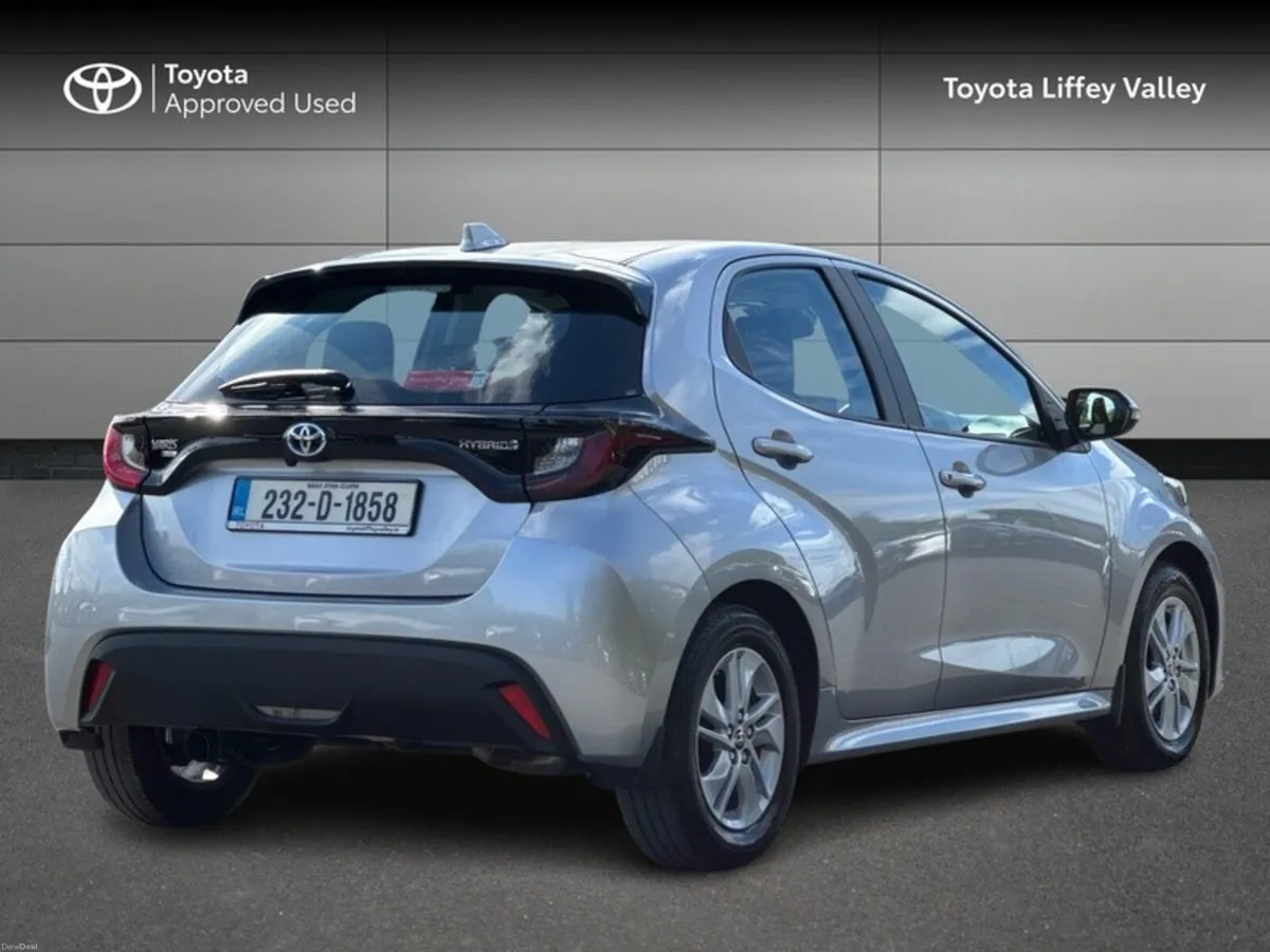 Toyota Yaris YARIS HYBRID LUNA - Image 2