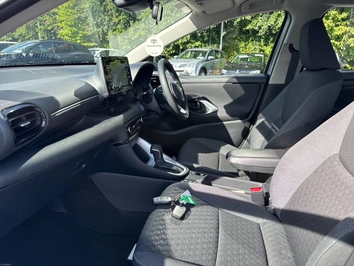 Toyota Yaris YARIS HYBRID LUNA - Image 6