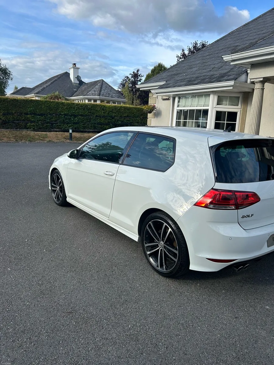Volkswagen Golf R-Line - Image 5