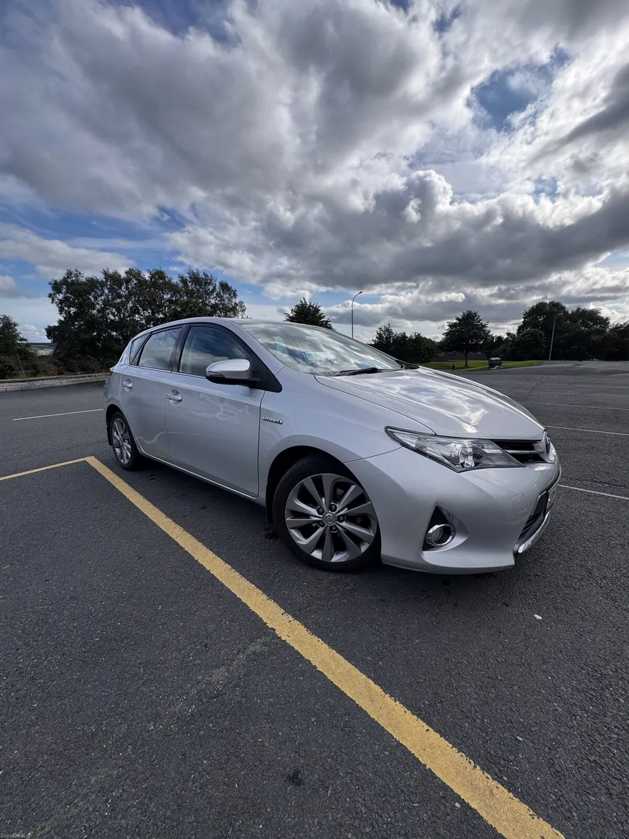 Toyota Auris 1.8 Hybrid Automatic 2013 - Image 1