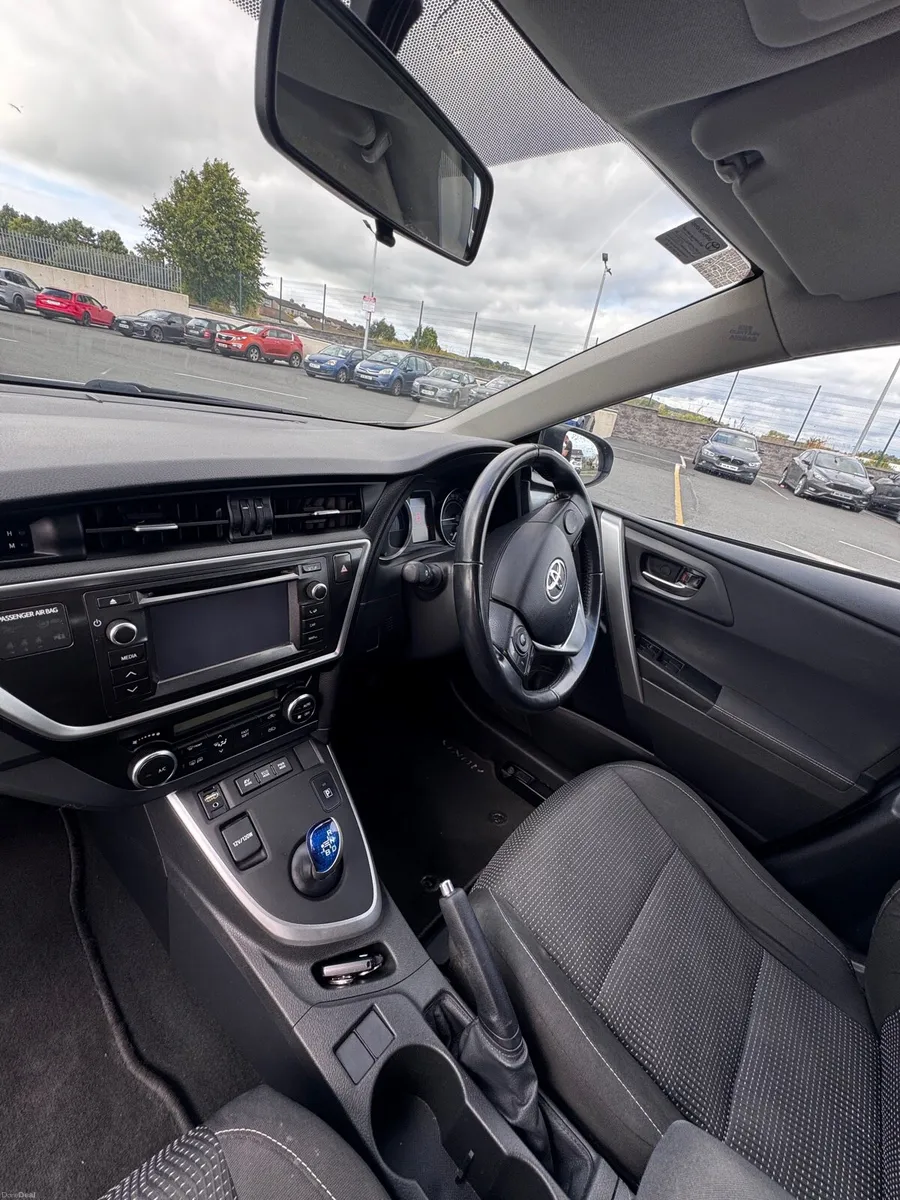 Toyota Auris 1.8 Hybrid Automatic 2013 - Image 6