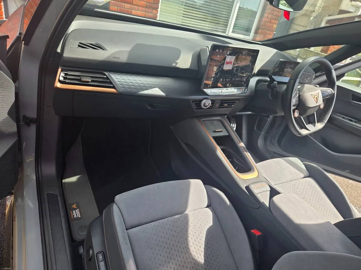 Cupra Born 2025 E-Boost 5 59KWH - Image 3
