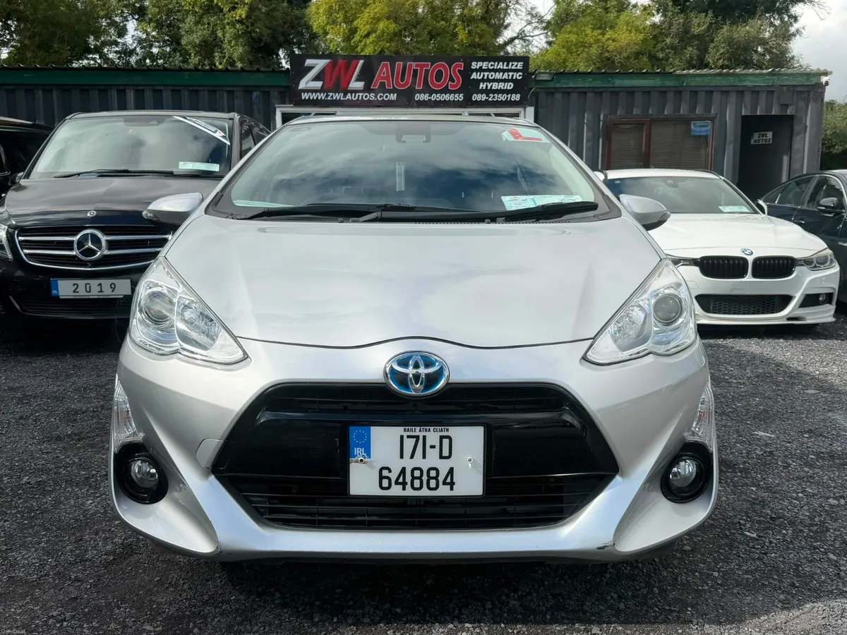 17 Toyota Aqua 1.5 HYBRID - Image 3