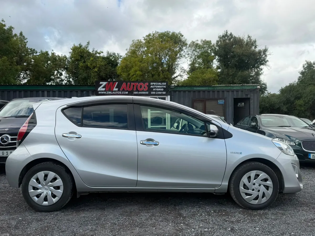 17 Toyota Aqua 1.5 HYBRID - Image 5