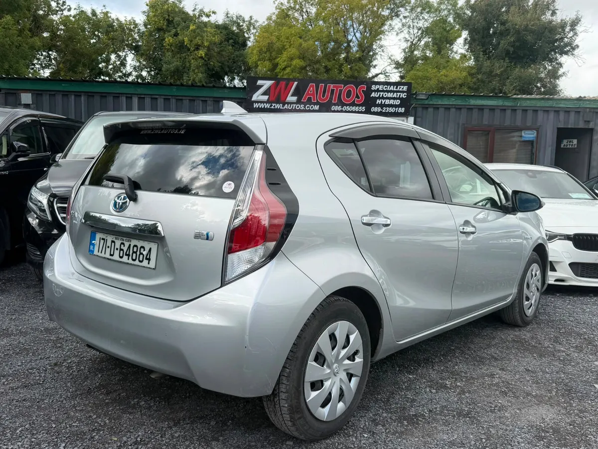 17 Toyota Aqua 1.5 HYBRID - Image 6
