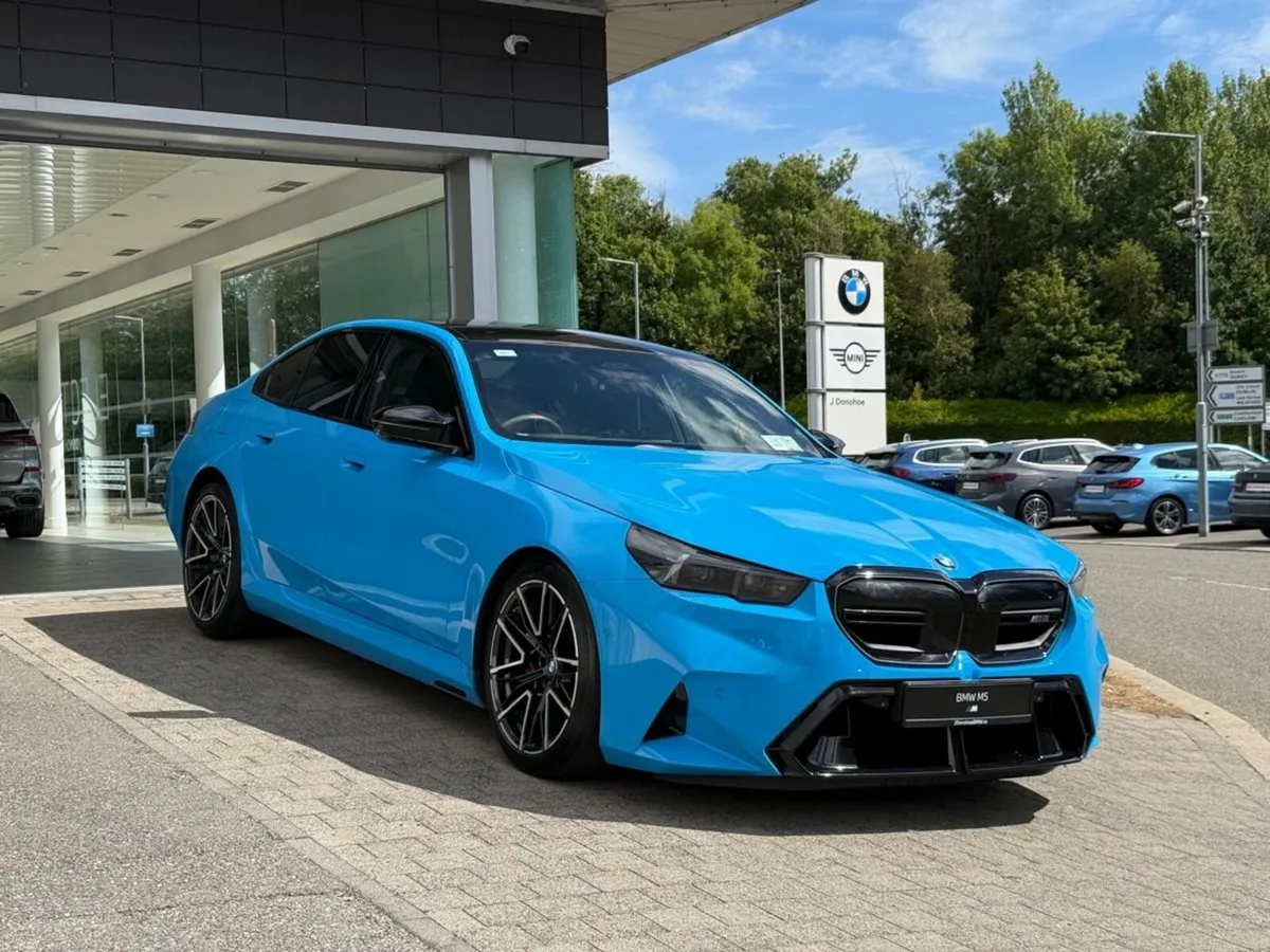 BMW M5 PHEV Daytona Beach Blue - Image 1