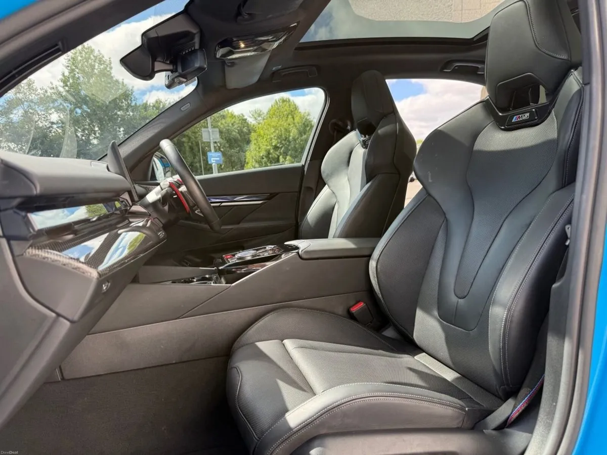 BMW M5 PHEV Daytona Beach Blue - Image 5