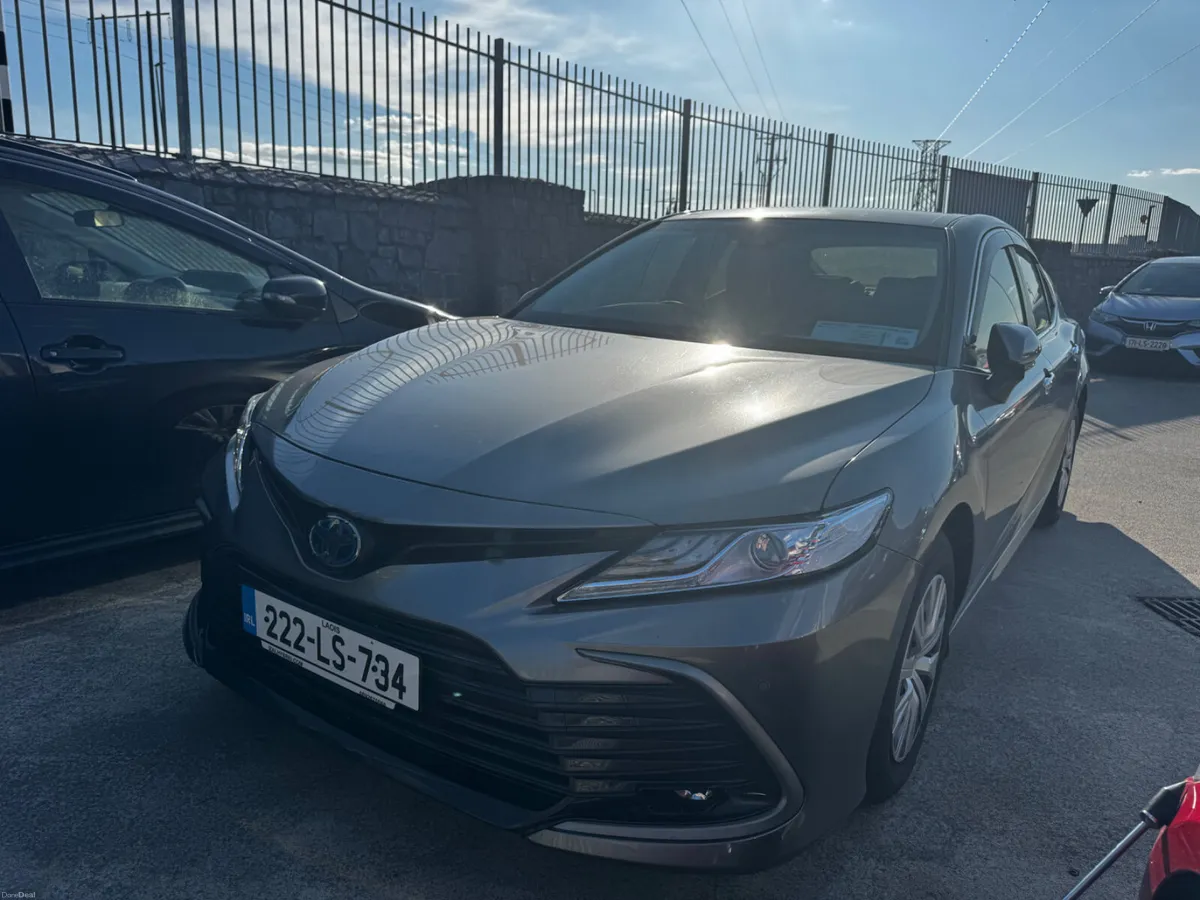 Toyota Camry 2022 - Image 2