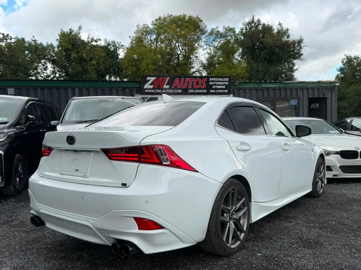 16 LEXUS IS300H F SPORT - Image 6