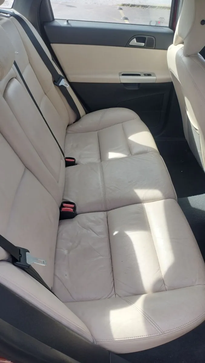 Volvo S40 2011 - Image 2