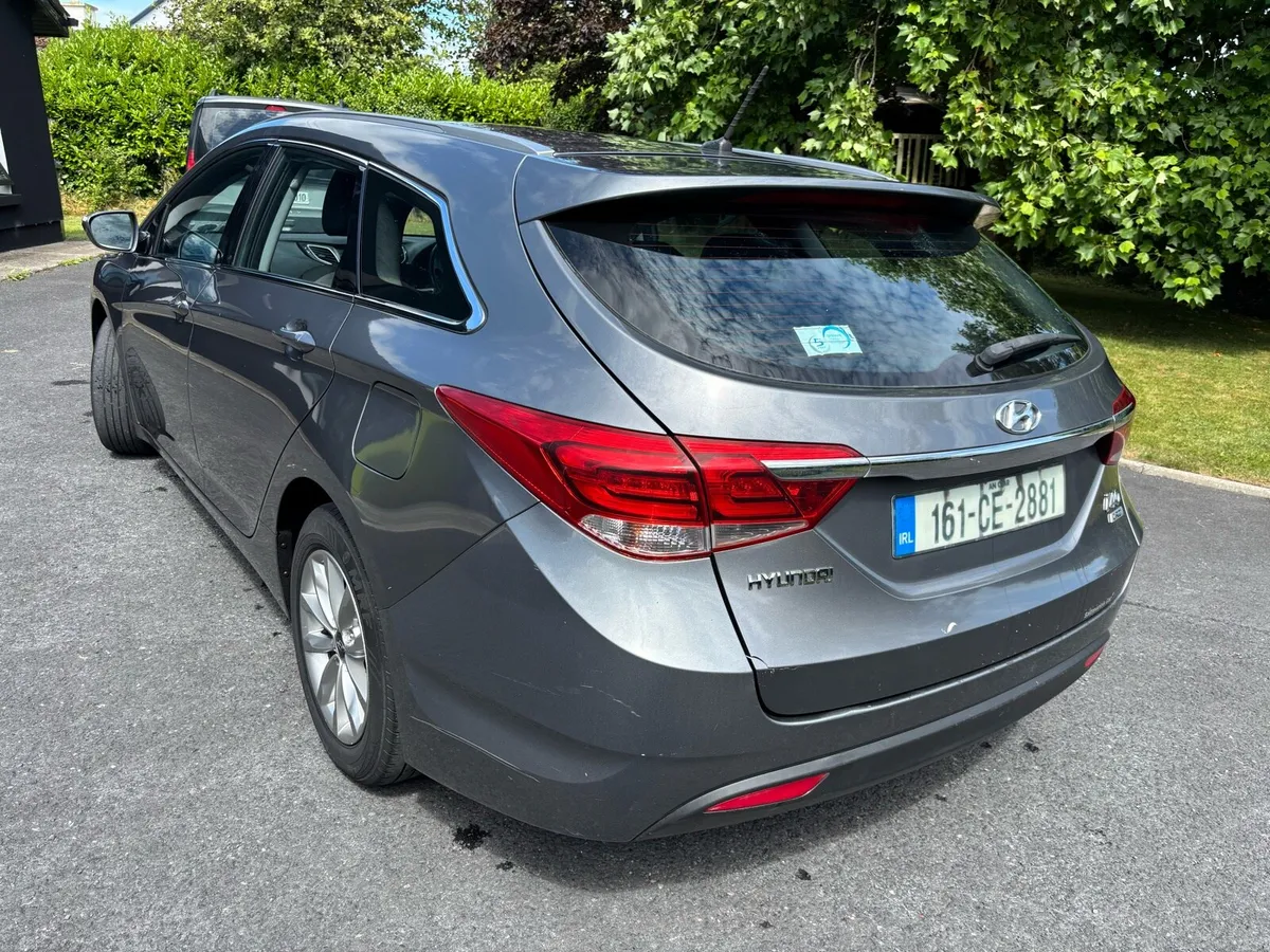 Hyundai i40 Estate - Image 2