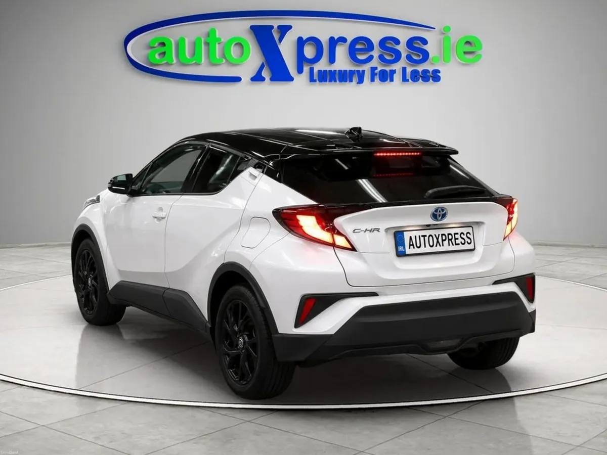 Toyota C-HR 1.8 Hybrid, 360 camera, Automatic - Image 3