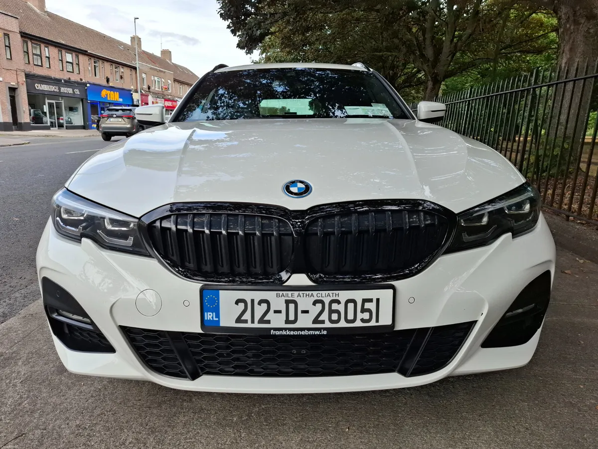 BMW 3-Series 2021 - Image 2