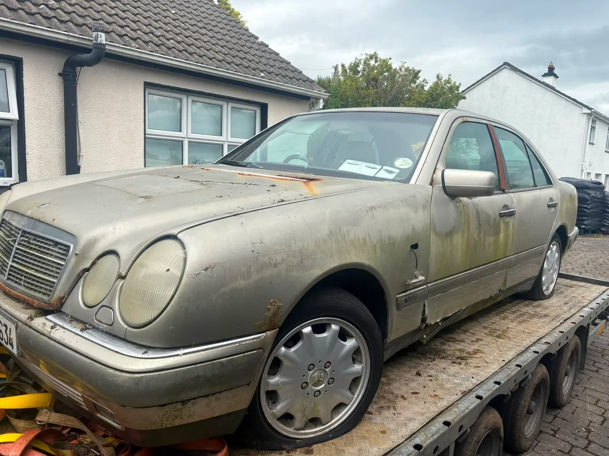 Mercedes e 320 1996 - Image 2