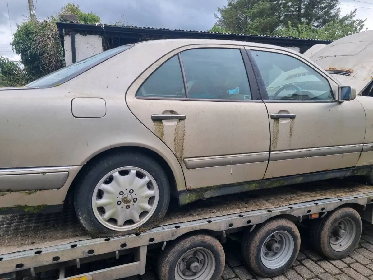 Mercedes e 320 1996 - Image 1