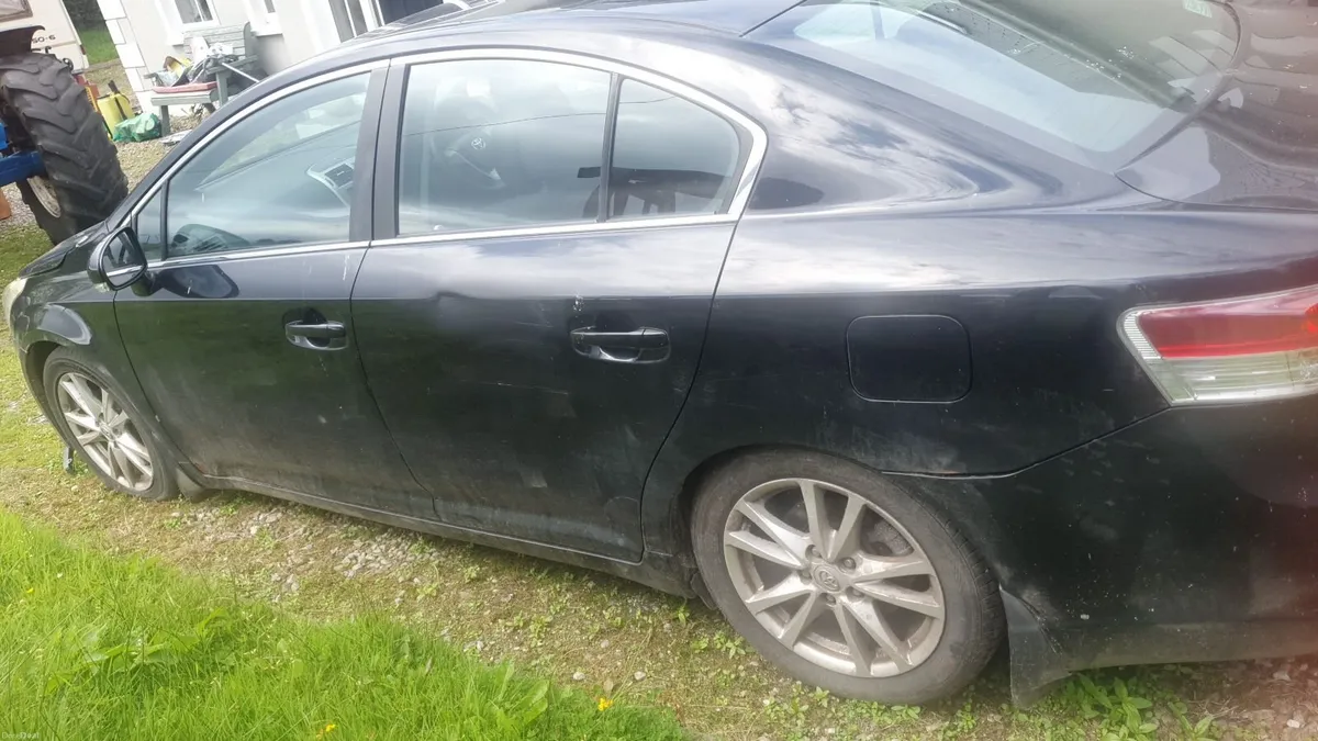 Toyota Avensis 2011 - Image 2