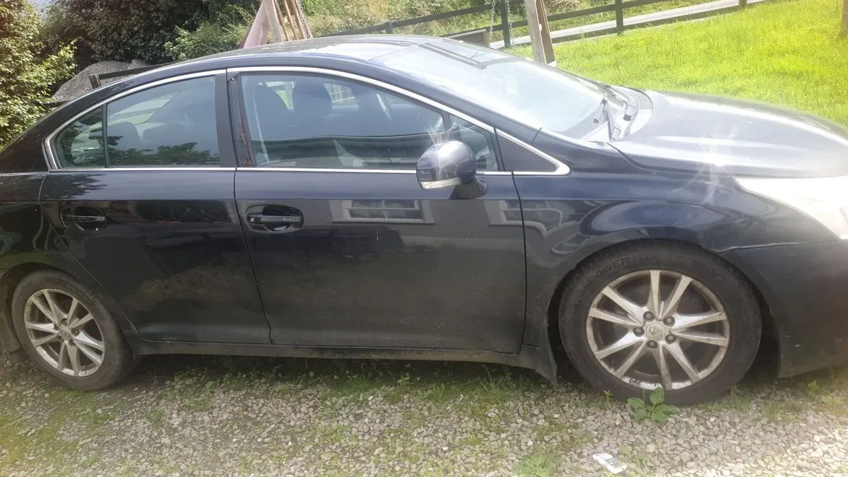 Toyota Avensis 2011 - Image 1