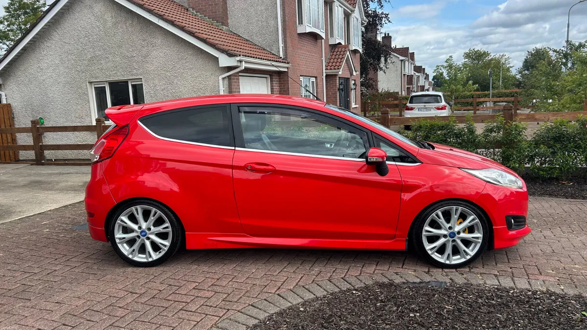 Ford Fiesta 1.5 diesel sport model 2013 - Image 2