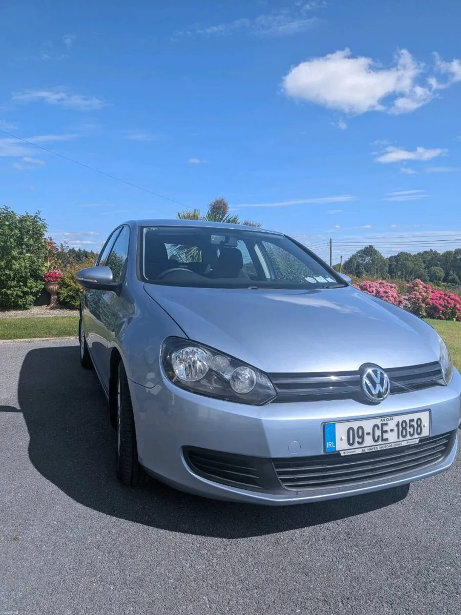 2009 Volkswagen Golf - Image 1