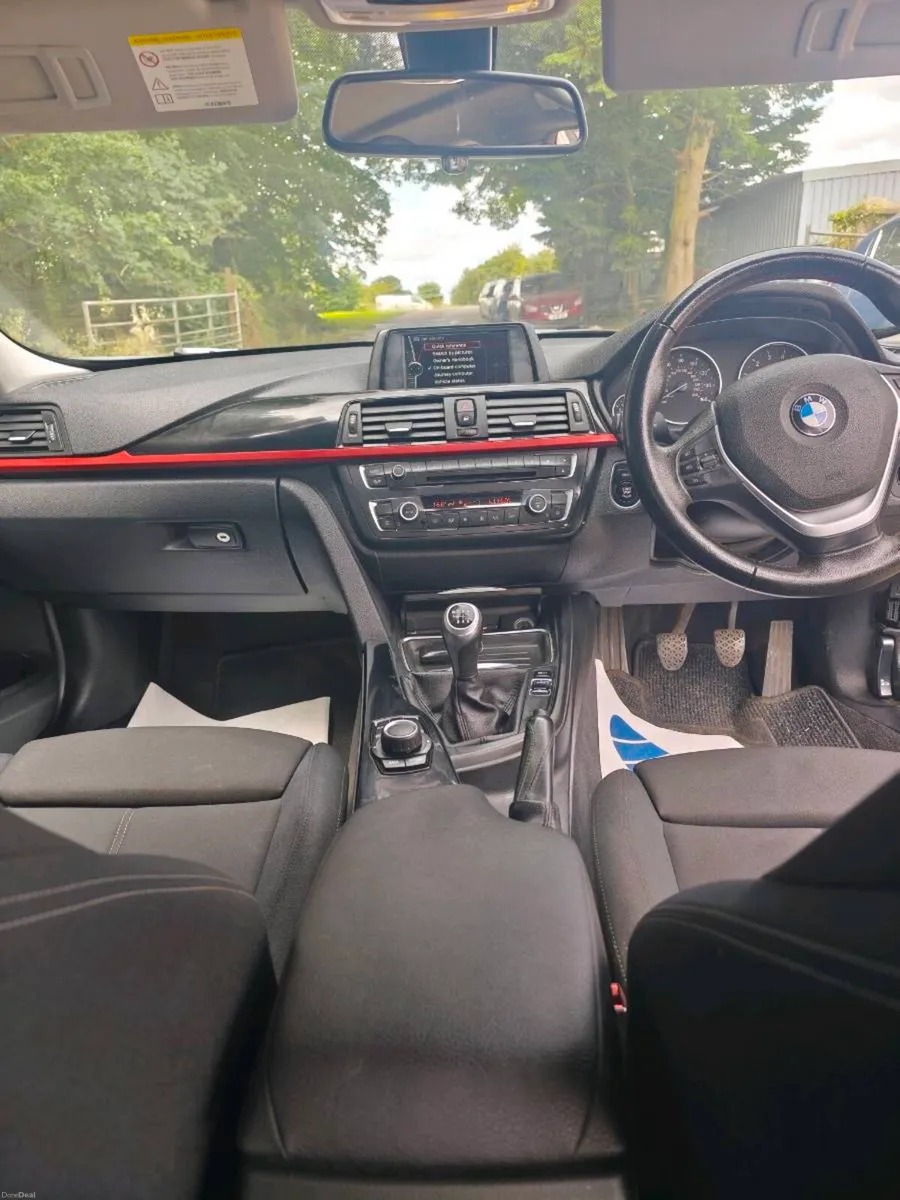 BMW 320i 2012 - Image 6