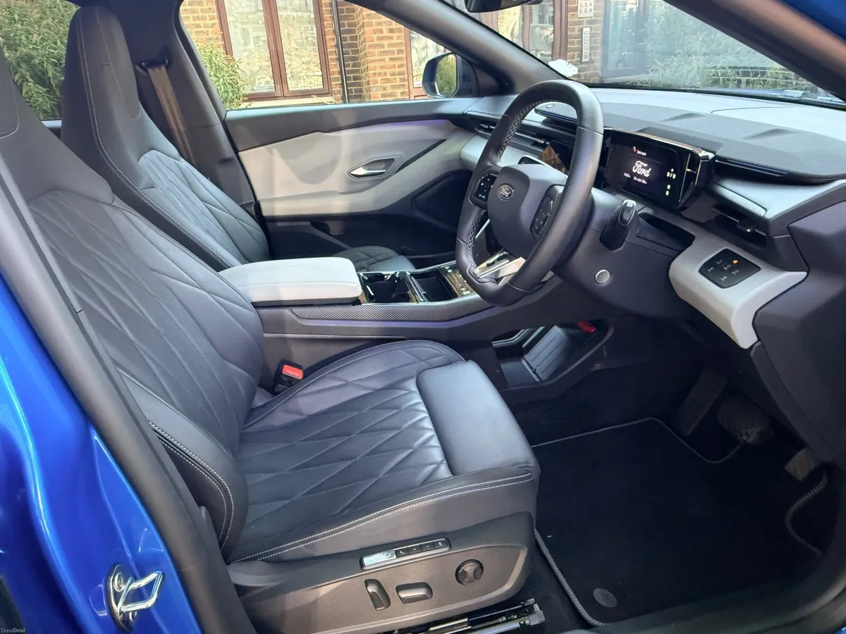 Ford Capri 2025 77KWH PREMIUM VW ID7 id4 audi q4 - Image 4