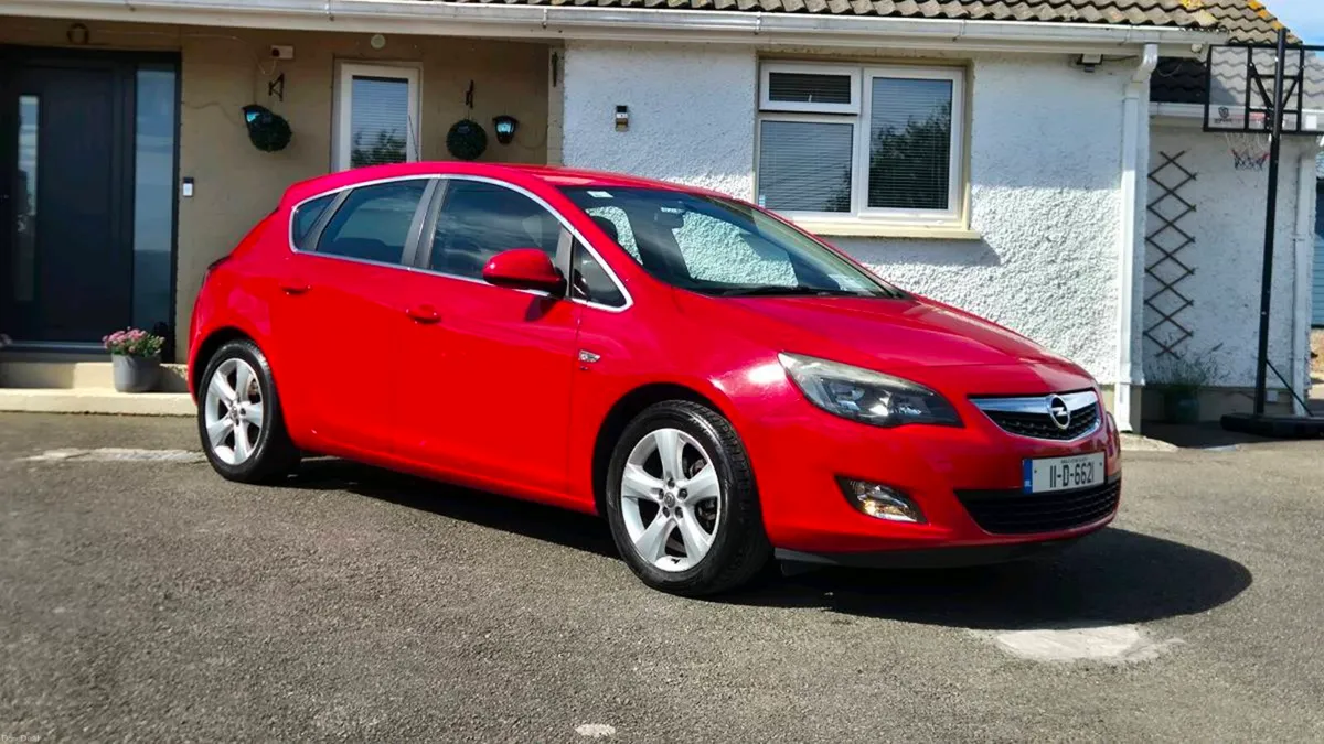 Opel astra 1.4i Sri (low kms) - Image 1