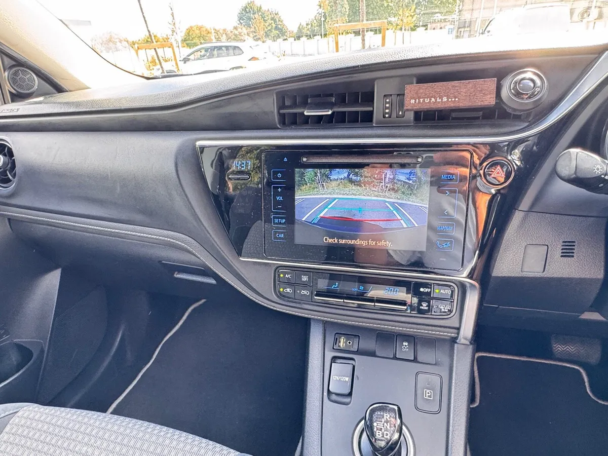 2018 Toyota Auris Hybrid 1.8 Automatic - Image 6