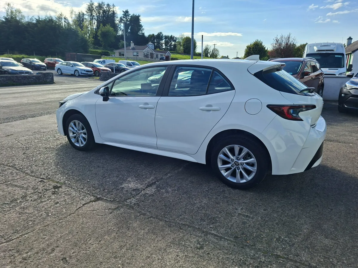 2024 Toyota Corolla 1.8 Hybrid Luna Hatchback - Image 3