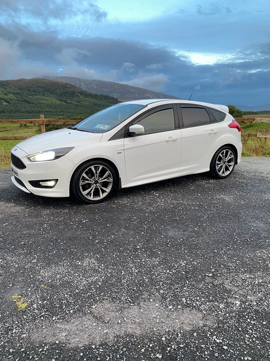 2017 Ford Focus ST-Line 1.5 TDCi 120PS - Image 3