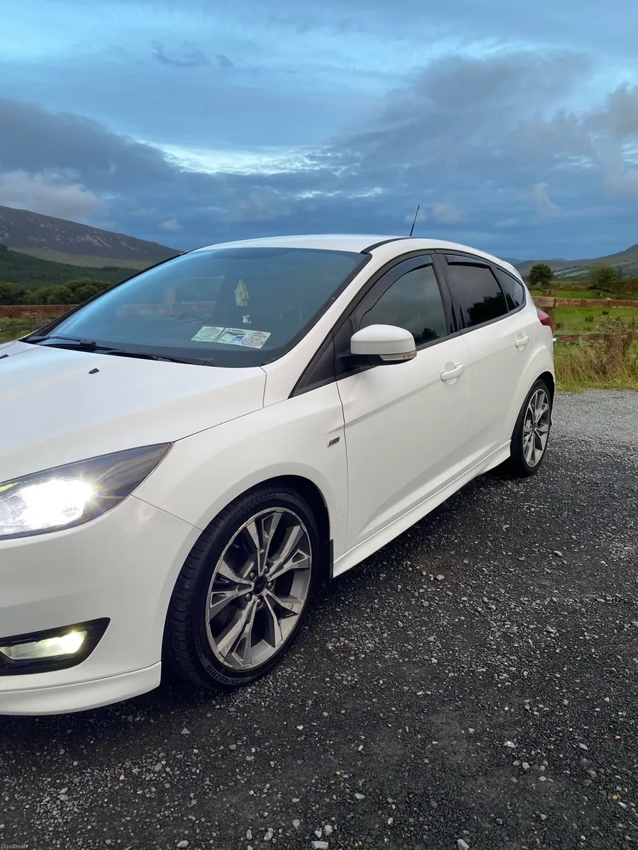 2017 Ford Focus ST-Line 1.5 TDCi 120PS - Image 5