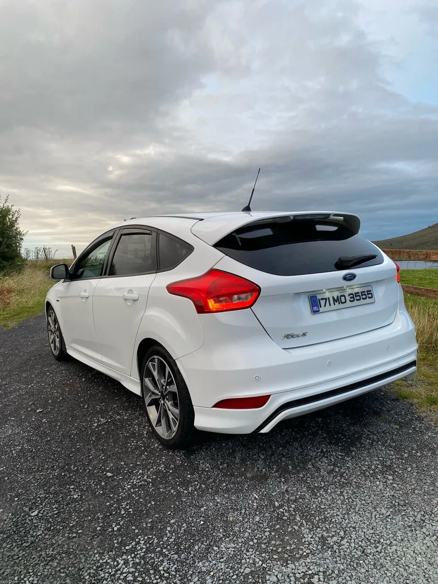 2017 Ford Focus ST-Line 1.5 TDCi 120PS - Image 4