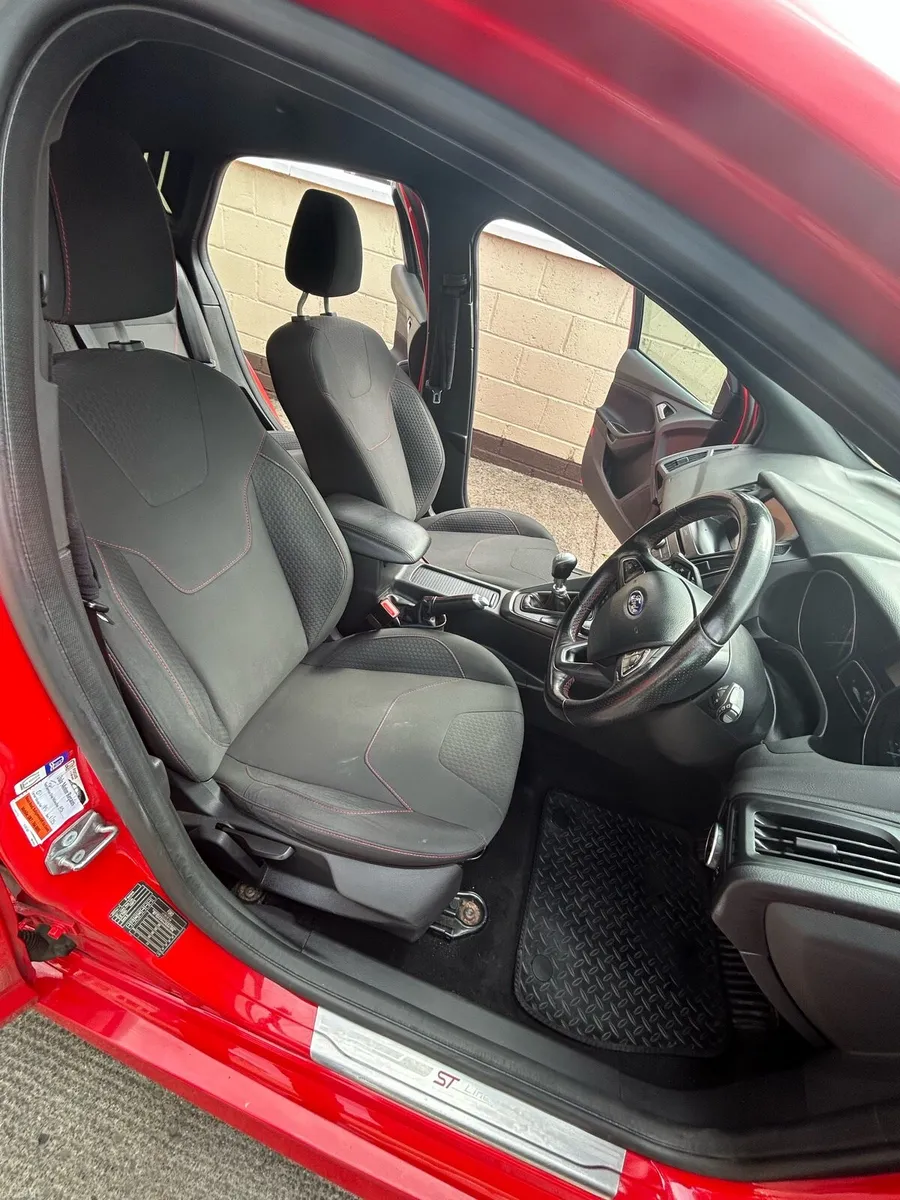 Ford Focus St Line - Image 4