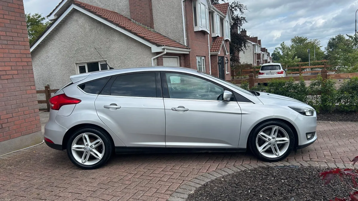 Ford Focus 1.6 petrol AUTOMATIC ( NCTd 08/27) - Image 2