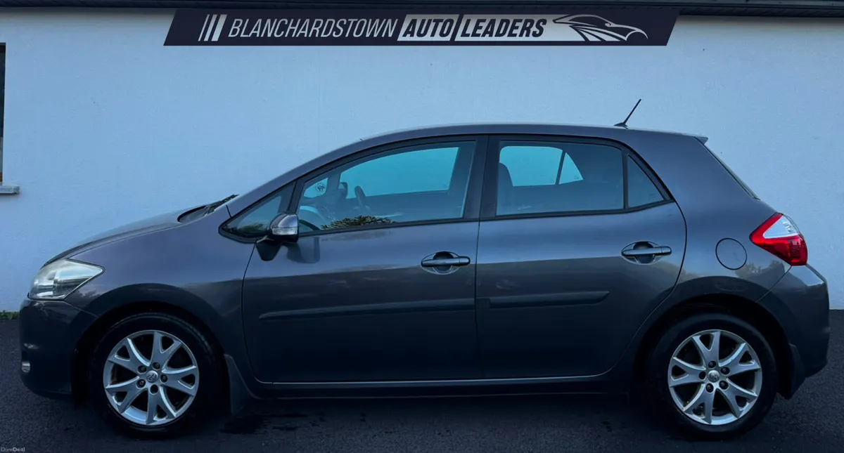 TOYOTA AURIS 1.4 D-4D TR 90 BHP - Image 2