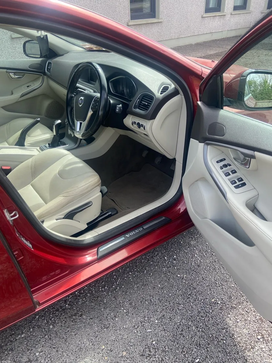 2015 (151) Volvo V40 - Image 6