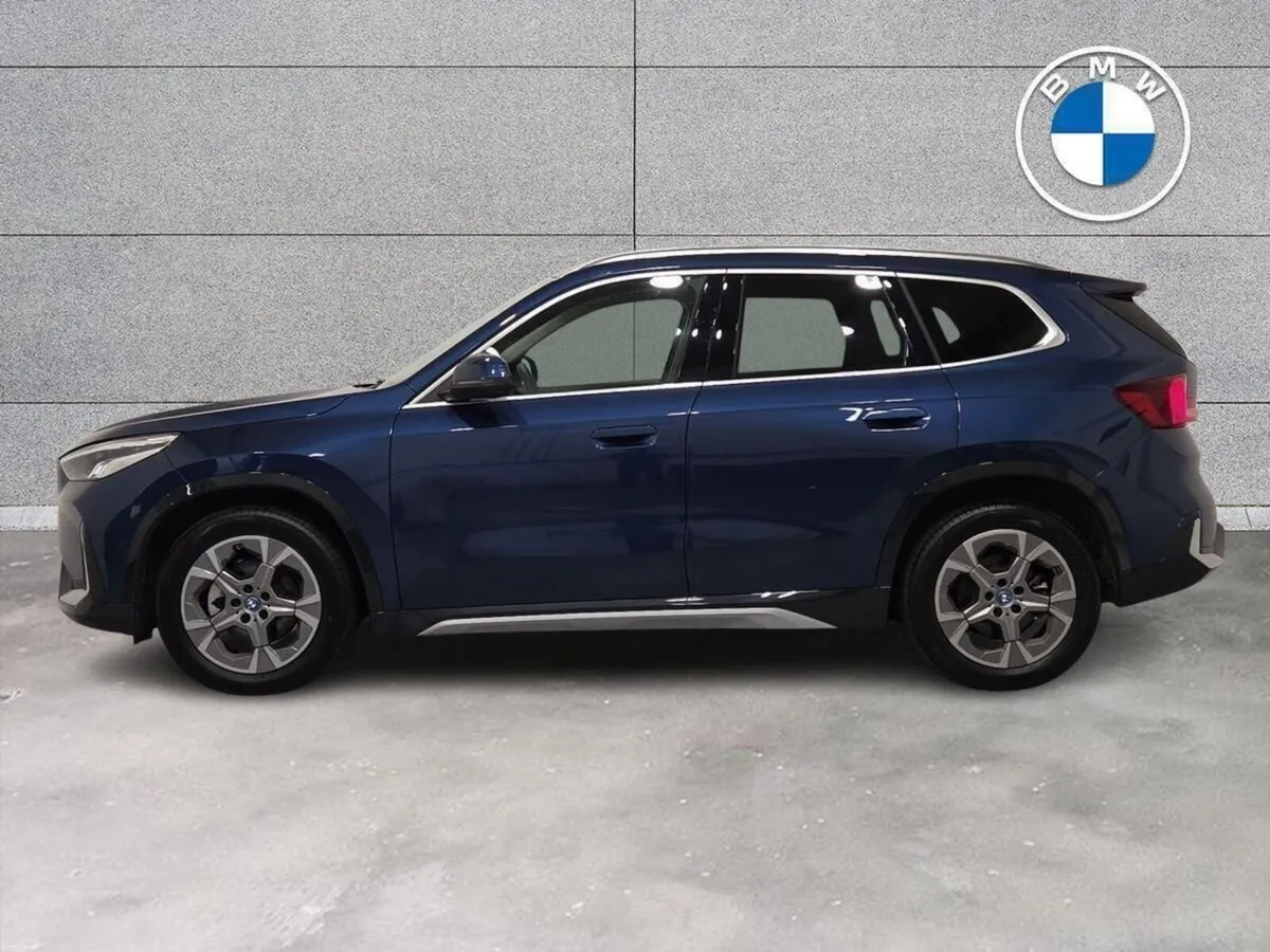 BMW iX1 eDrive20 xLine - Image 3