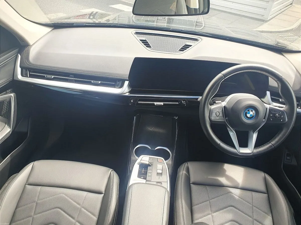 BMW iX1 xDrive30 xLine - Image 4