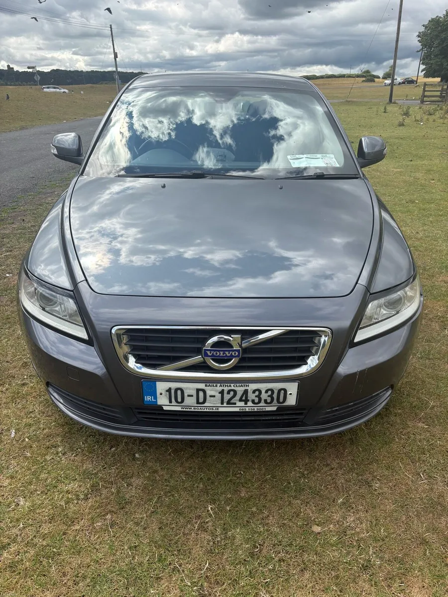 Volvo S40 2010 - Image 1