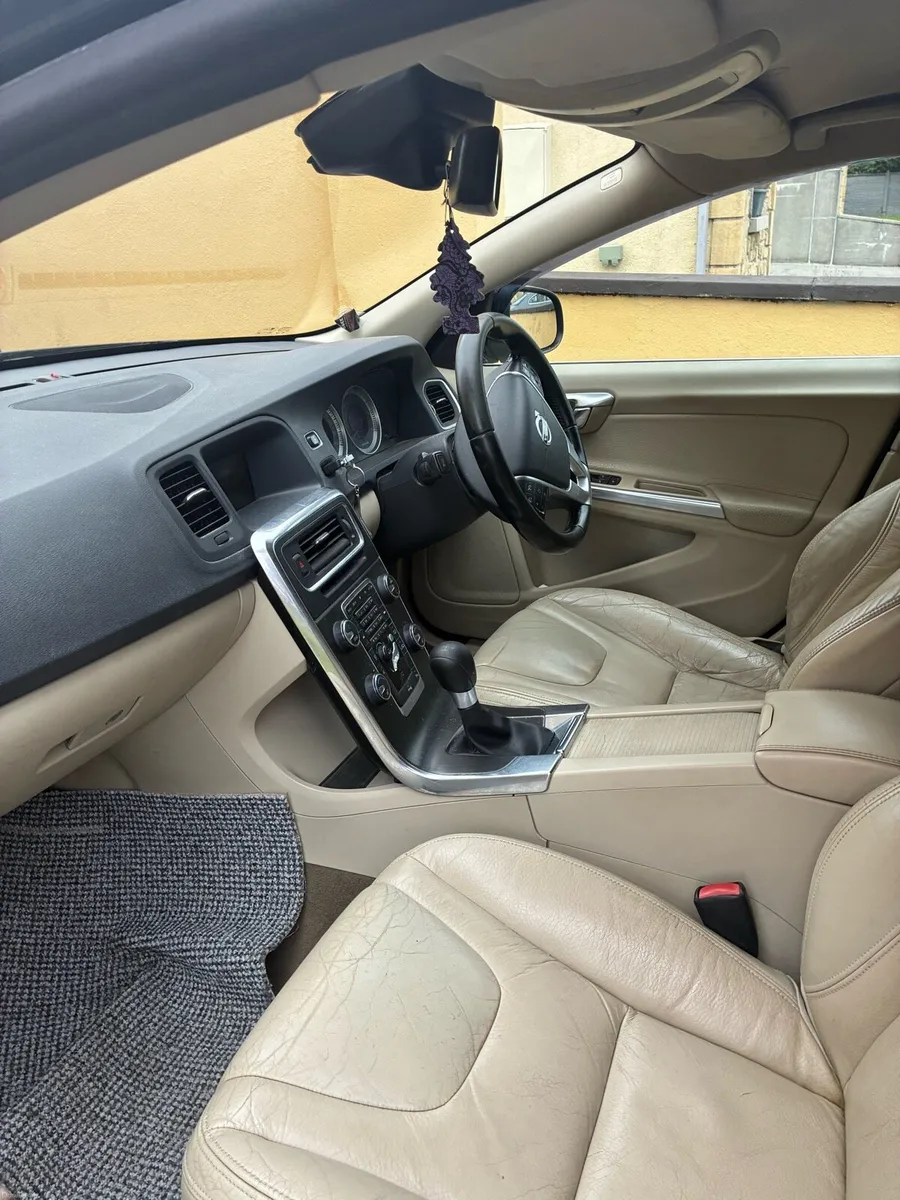 Volvo S60 - Image 4