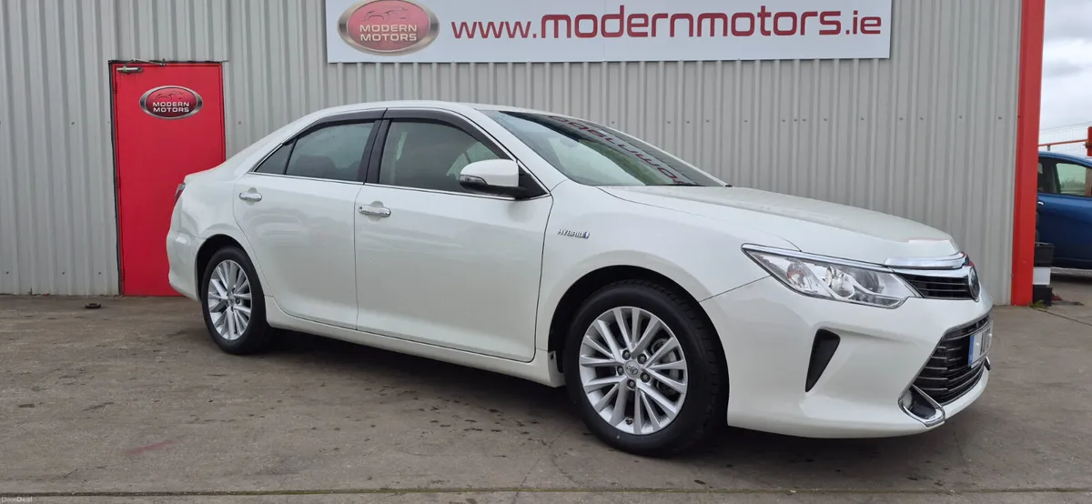 Toyota Camry hybrid/petrol auto low kms - Image 3