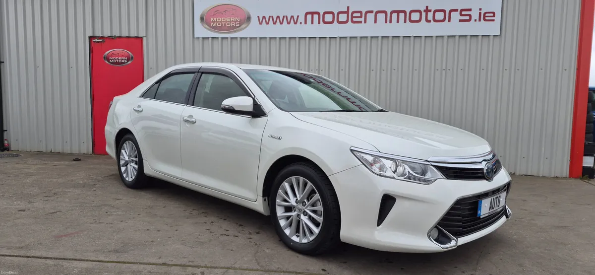 Toyota Camry hybrid/petrol auto low kms - Image 2