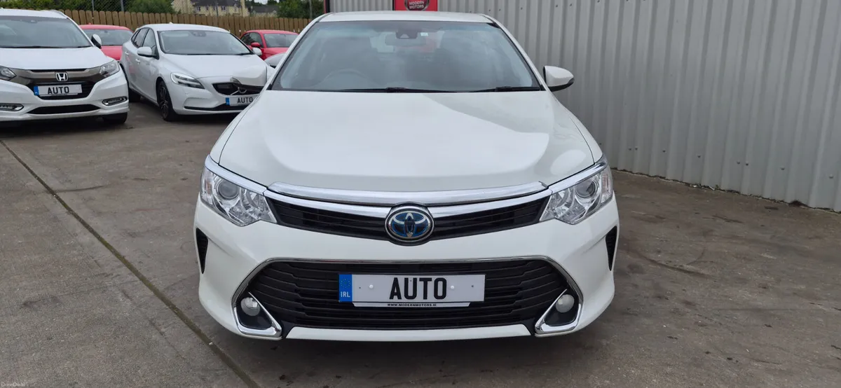 Toyota Camry hybrid/petrol auto low kms - Image 6