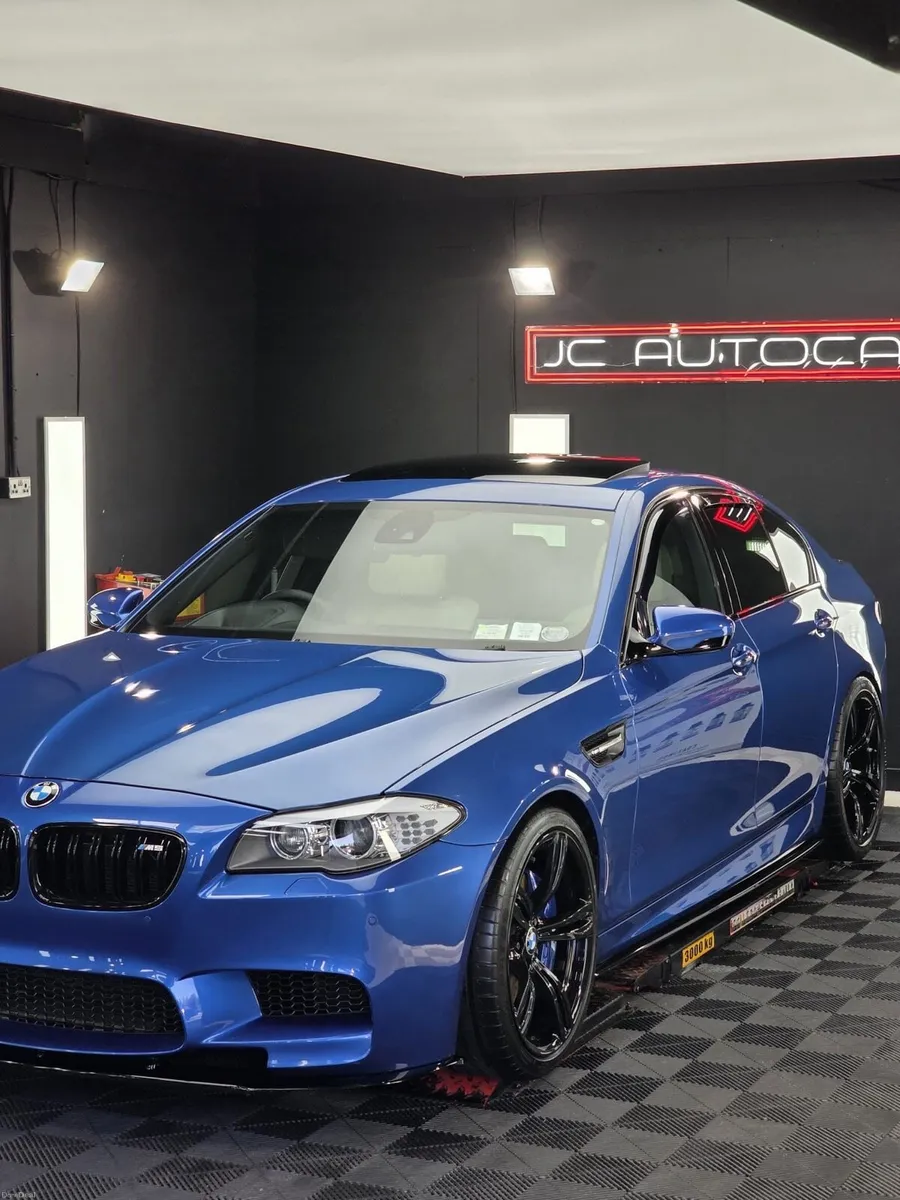 BMW M5 - Image 2