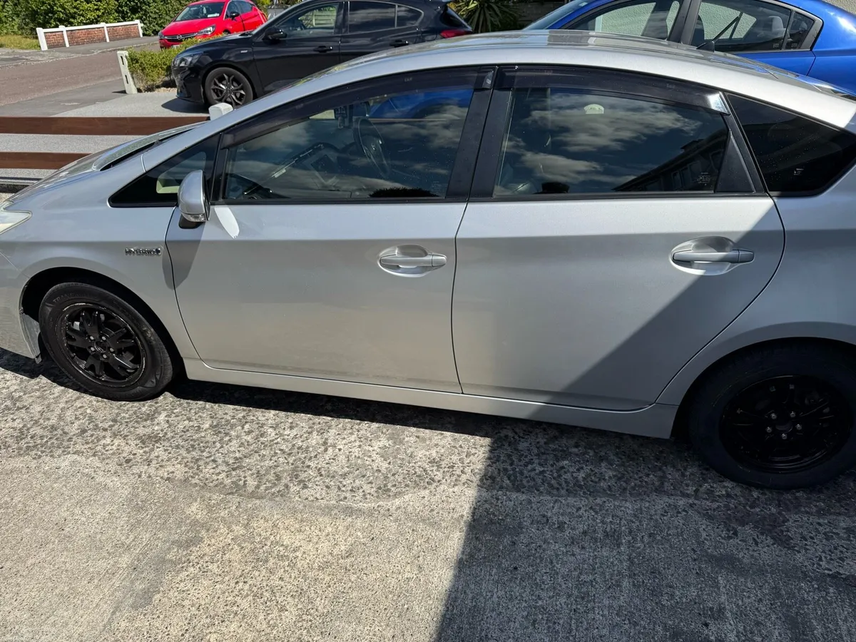 2013 toyota prius 1.8 hybrid - Image 2