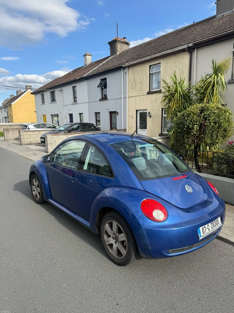 Blue Volkswagen Beetle - Image 3