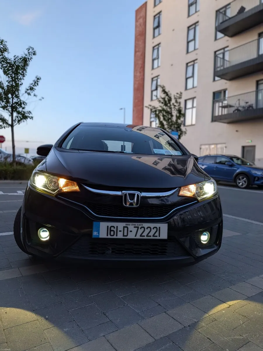 2016 Honda Fit, Hybrid, Automatic,  (Leather Pack) - Image 3